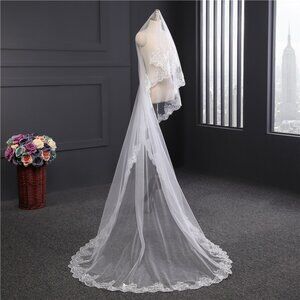 Elegant White Lace Bridal Veil with Scalloped Edge